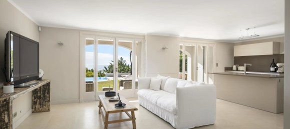 6 bedrooms Villa in Cannes, France No. 38304 2