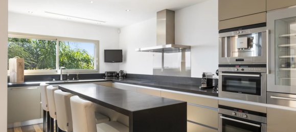 6 bedrooms Villa in Cannes, France No. 38304 10