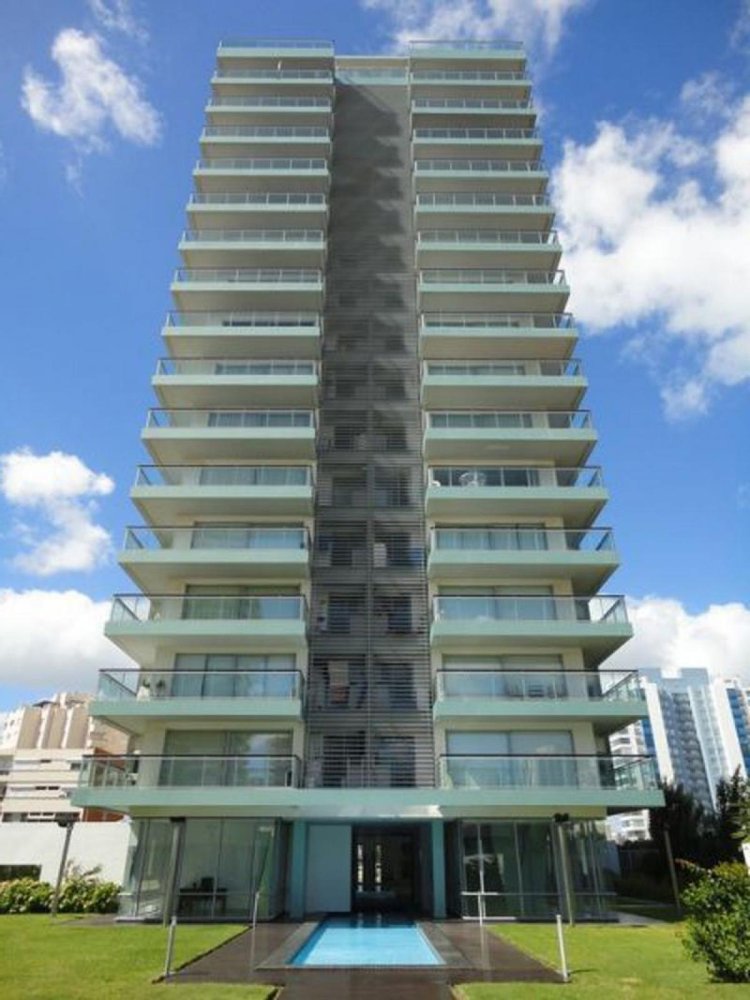 Apartamento de 2 dormitorios en Maldonado, Uruguay No. 10084