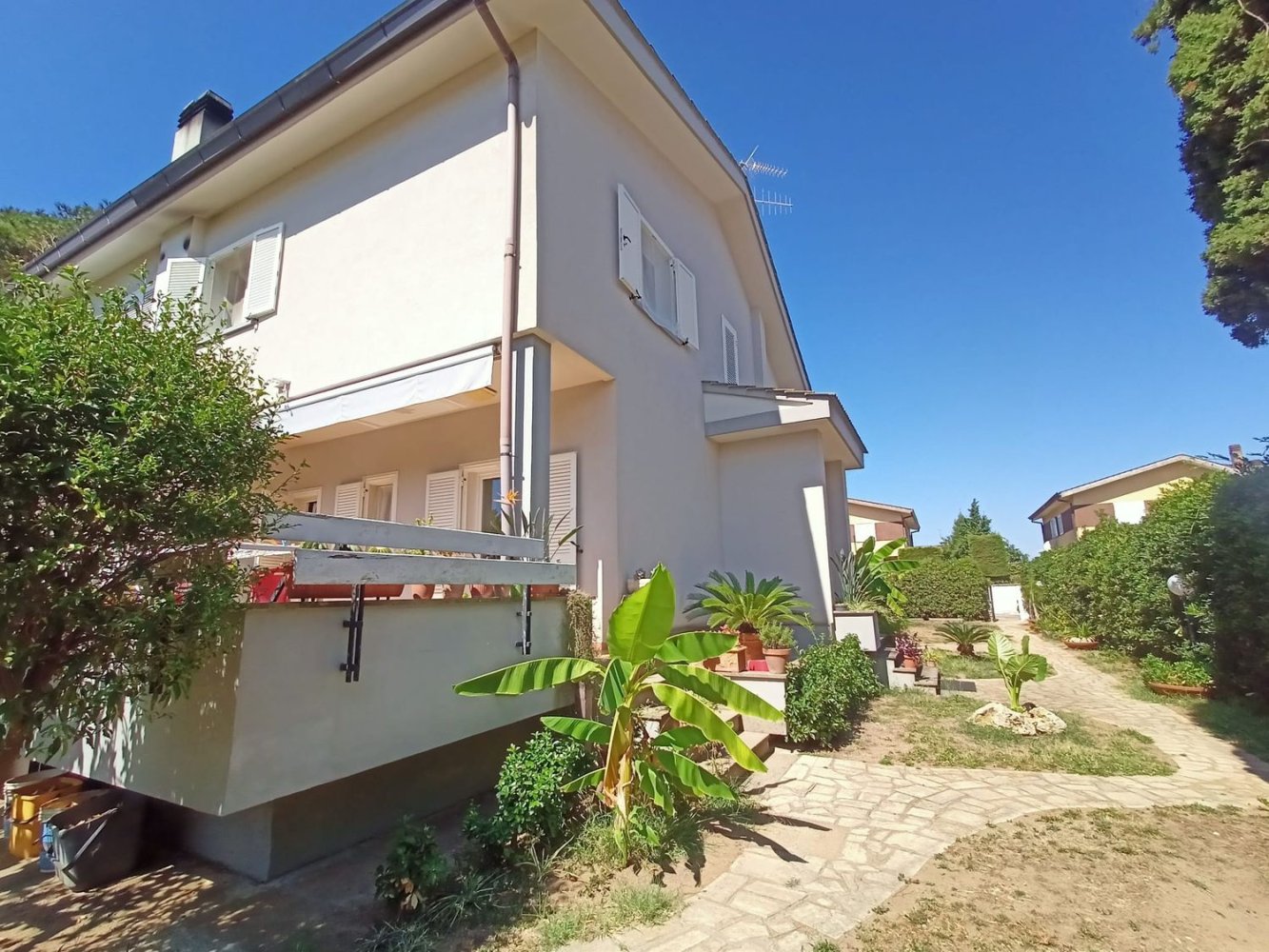 4 bedrooms Villa in Anzio, Italy No. 389603