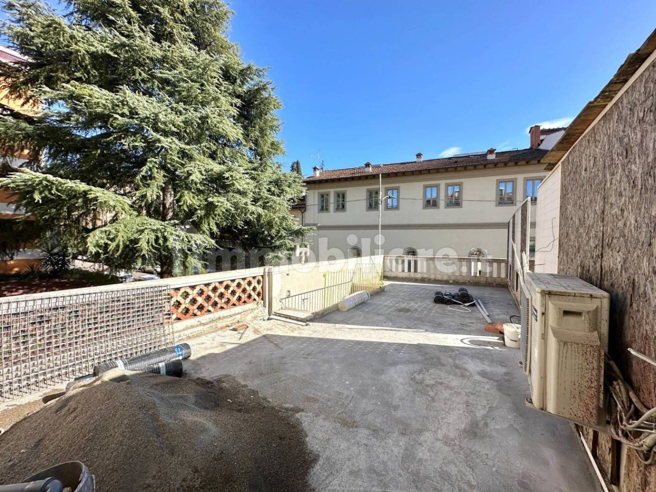 2 bedrooms Apartment in Florence, Italy No. 52113