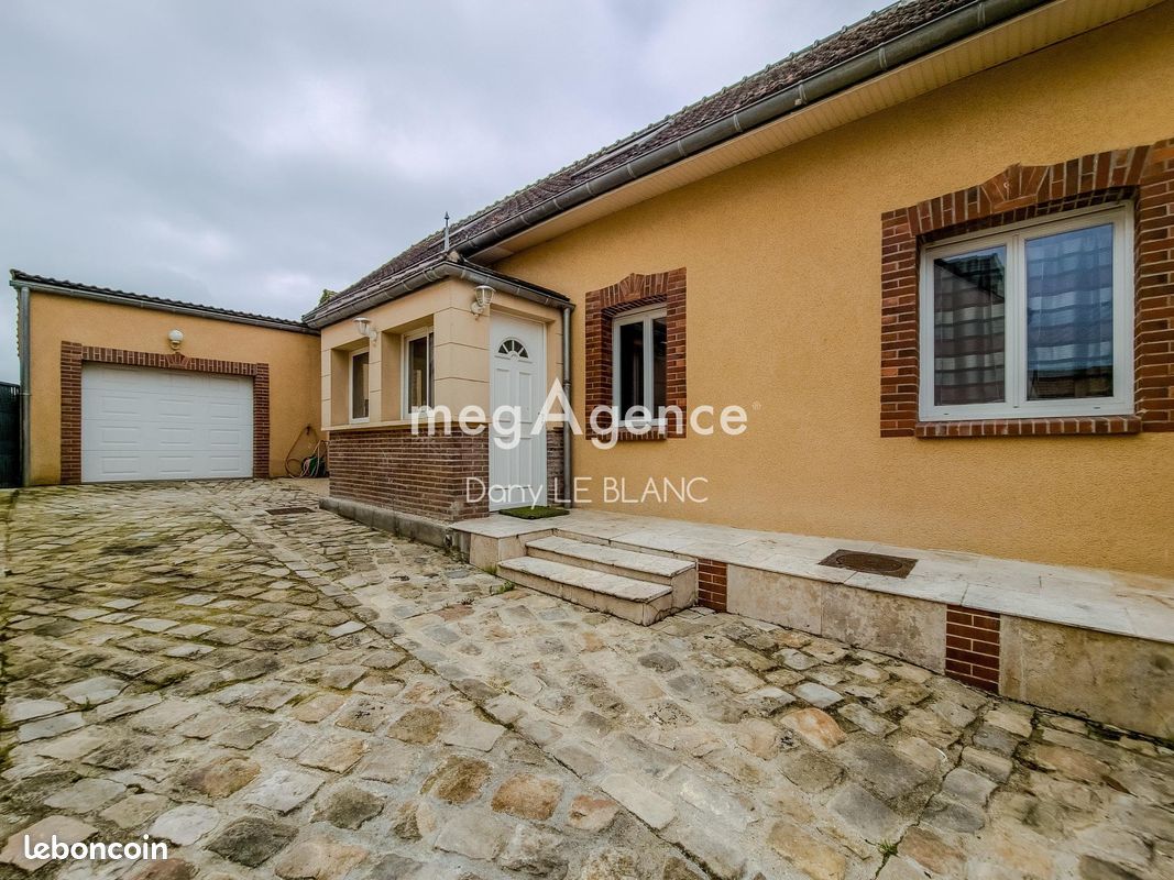 3 bedrooms House in Chartres, France No. 64619