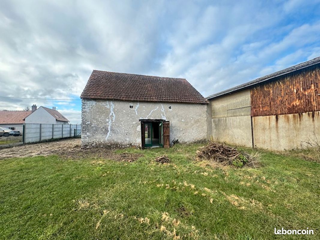 Edificio de 1 habitación en Lailly-en-Val, France No. 91035