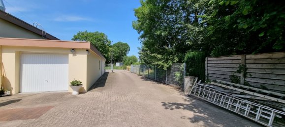 Propiedad comercial de 5 habitaciónes en Wesermarsch, Germany No. 143196 2