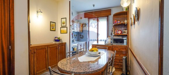 4-salle Appartement à Bonate Sotto, Italy No. 57769 33