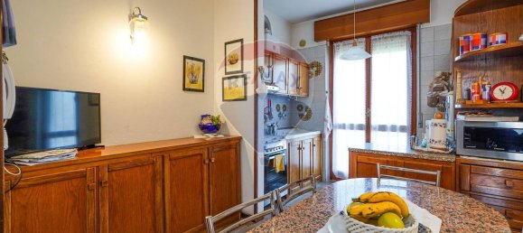 4-salle Appartement à Bonate Sotto, Italy No. 57769 32