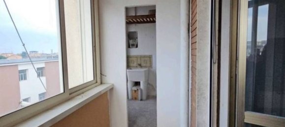 3 rooms Apartment in Rome, Italy No. 198072 2