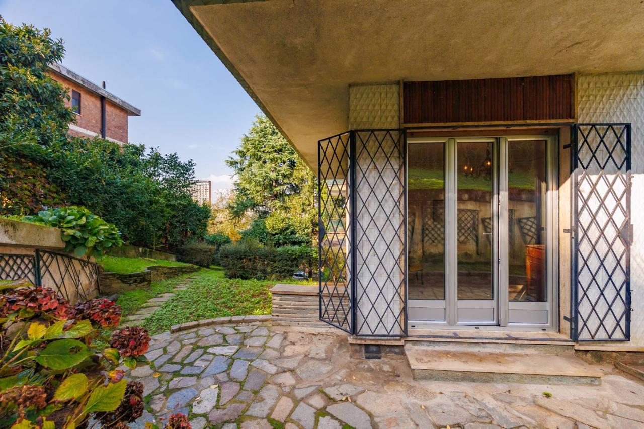 4 rooms Apartment in Turin, Italy No. 6015