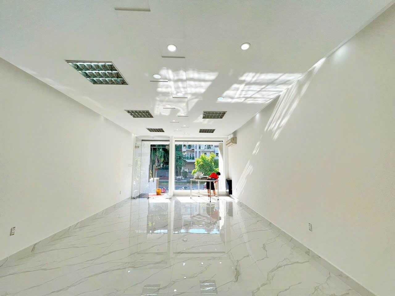 100m² Townhouse in District 7, Vietnam No. 19484