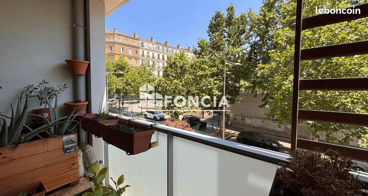 2 bedrooms Apartment in Marseille, France No. 311820