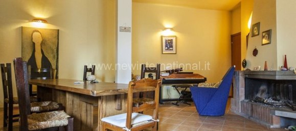 4 bedrooms Villa in Carrara, Italy No. 45809 12