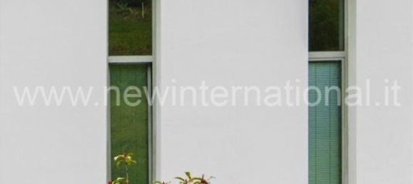 4 bedrooms Villa in Carrara, Italy No. 45809 3