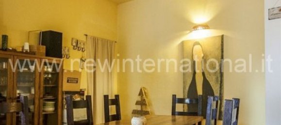 4 bedrooms Villa in Carrara, Italy No. 45809 13