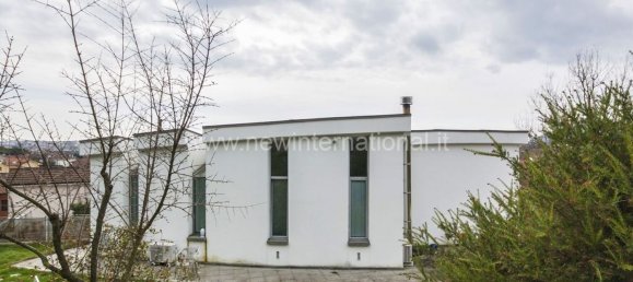 4 bedrooms Villa in Carrara, Italy No. 45809 8
