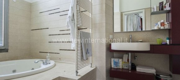 4 bedrooms Villa in Carrara, Italy No. 45809 35