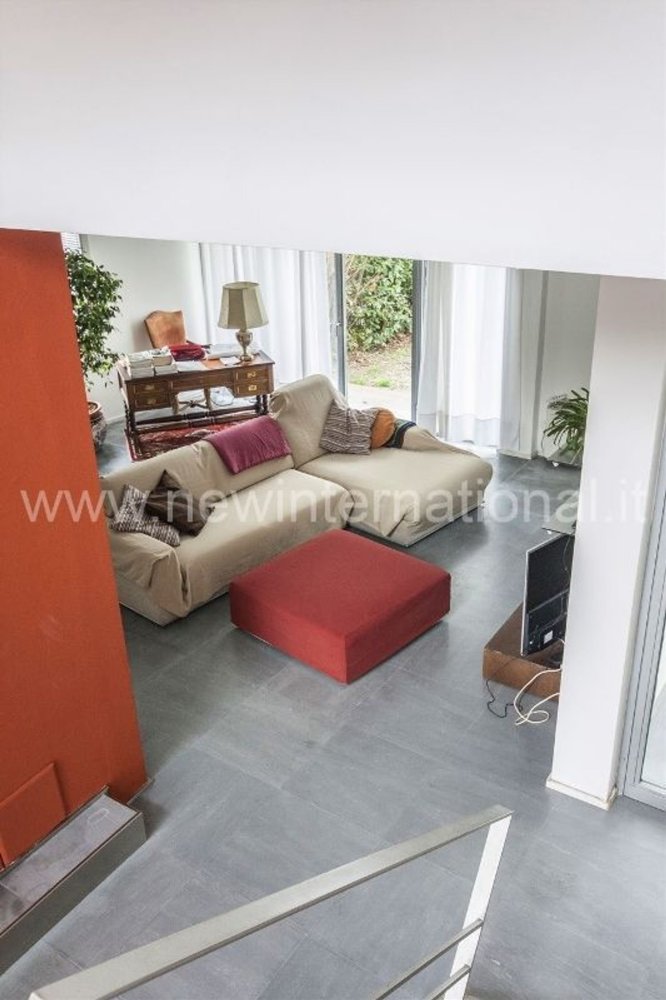 4 bedrooms Villa in Carrara, Italy No. 45809