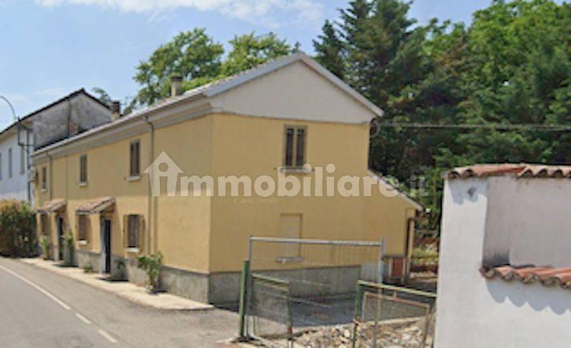 3 bedrooms House in Gragnano Trebbiense, Italy No. 150765