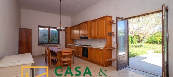 5 bedrooms House in Pietramelara, Italy No. 344932 2