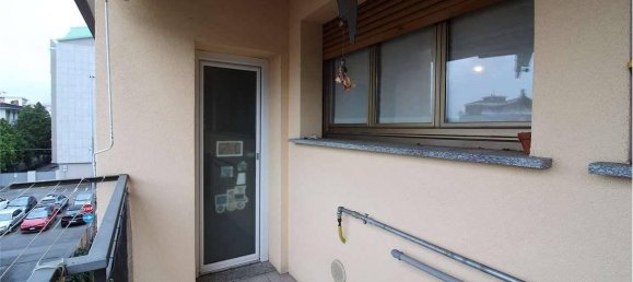 Квартира с 3 комнатами в Варесе, Италия № 140145 6