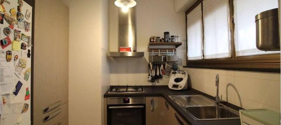 Квартира с 3 комнатами в Варесе, Италия № 140145 7