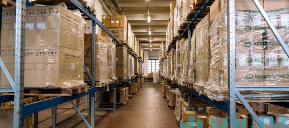 Entrepôt à Brenna, Italy 2100m² No. 65798 12