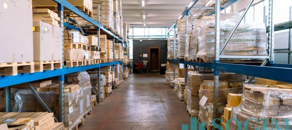 Entrepôt à Brenna, Italy 2100m² No. 65798 9