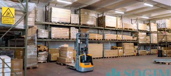 Entrepôt à Brenna, Italy 2100m² No. 65798 4