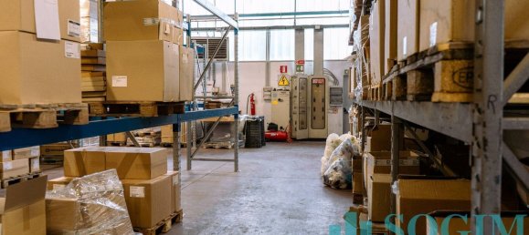 Entrepôt à Brenna, Italy 2100m² No. 65798 10