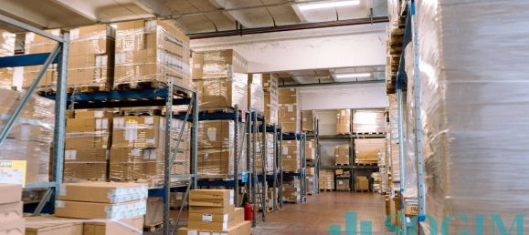 Entrepôt à Brenna, Italy 2100m² No. 65798 11