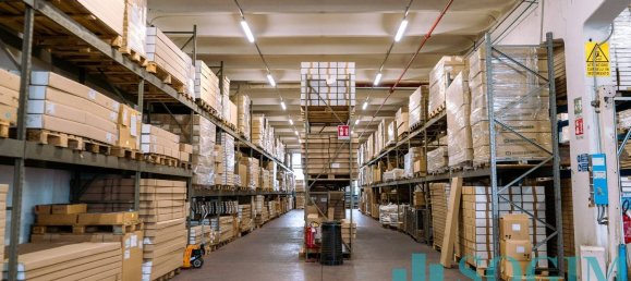 Entrepôt à Brenna, Italy 2100m² No. 65798 6