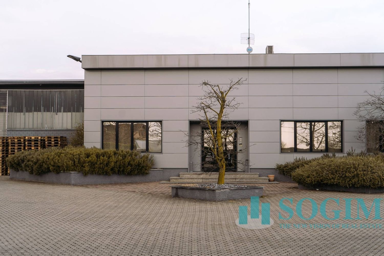 Entrepôt à Brenna, Italy 2100m² No. 65798