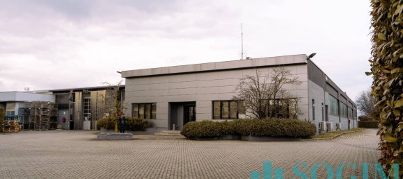 Entrepôt à Brenna, Italy 2100m² No. 65798 3