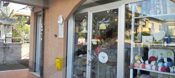 1 room Commercial property in Rome, Italy No. 32795 2