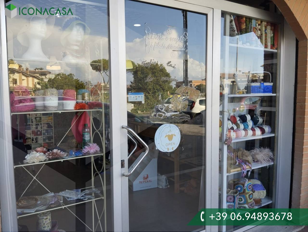 1 room Commercial property in Rome, Italy No. 32795