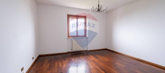 13 rooms House in San Marcello, Italy No. 3101 17