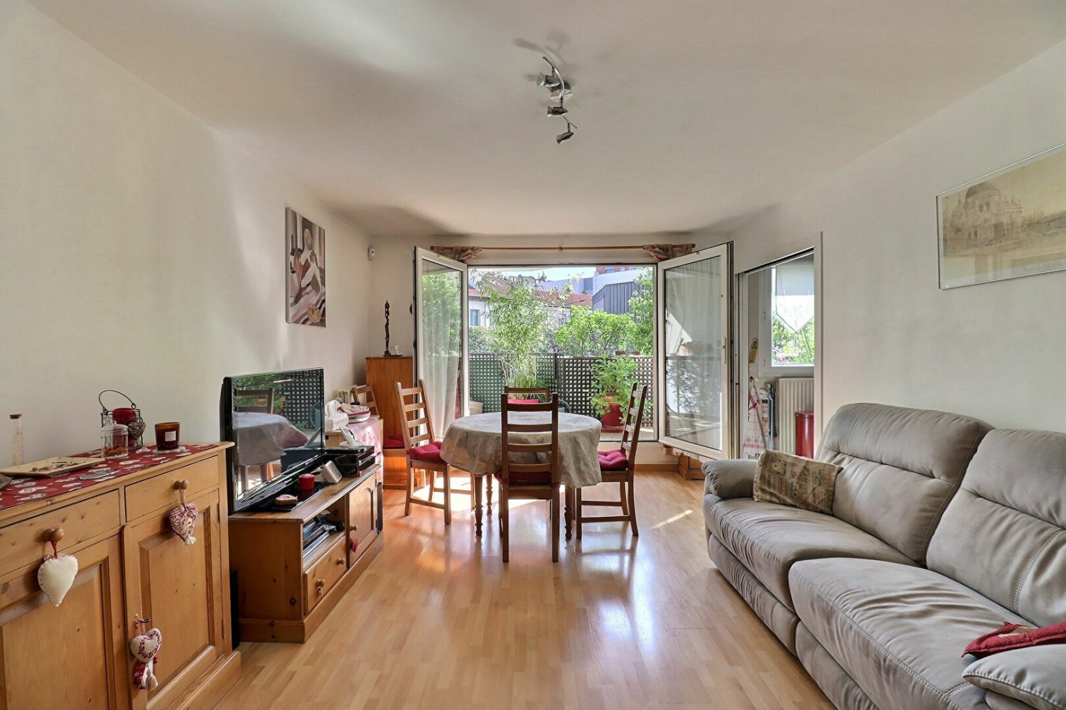 2 bedrooms Apartment in Vitry-sur-Seine, France No. 178443