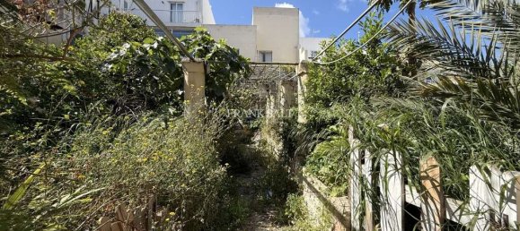 4 bedrooms Hotel in Paola, Malta No. 126 3