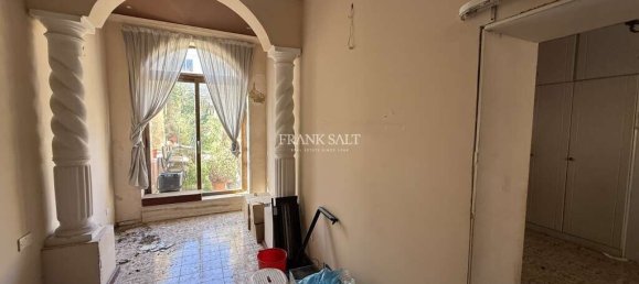 4 bedrooms Hotel in Paola, Malta No. 126 13