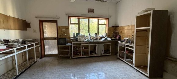 4 bedrooms Hotel in Paola, Malta No. 126 10