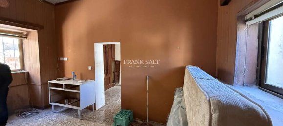 4 bedrooms Hotel in Paola, Malta No. 126 15