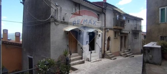 3 rooms Apartment in Morcone, Italy No. 303152 2