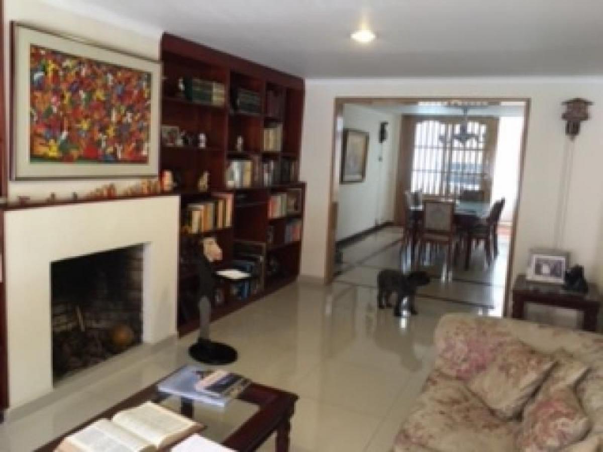 Casa de 4 dormitorios en Bogotá, Colombia No. 9968