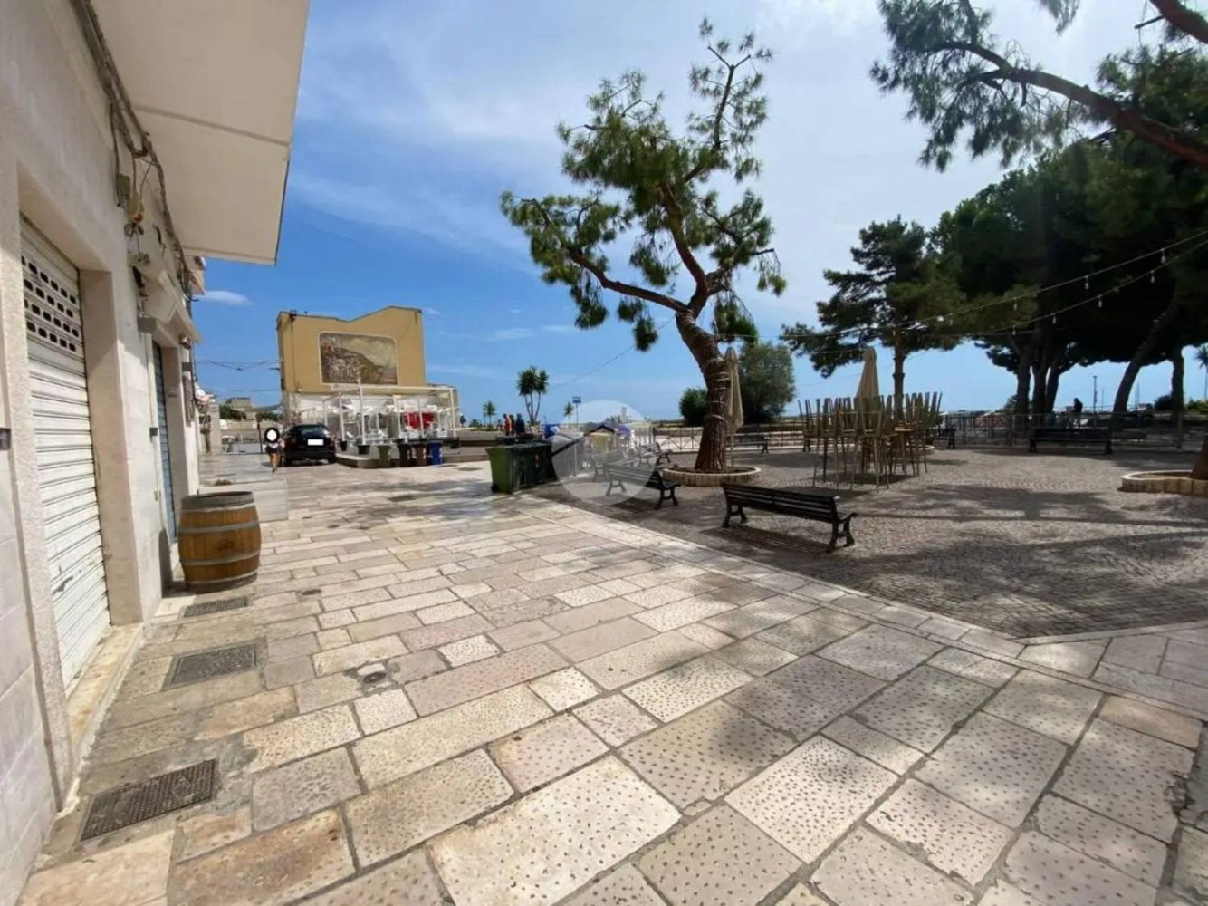5 rooms Commercial property in Manfredonia, Italy No. 116971