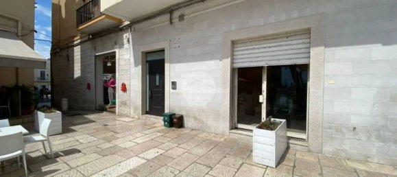 5 rooms Commercial property in Manfredonia, Italy No. 116971 2