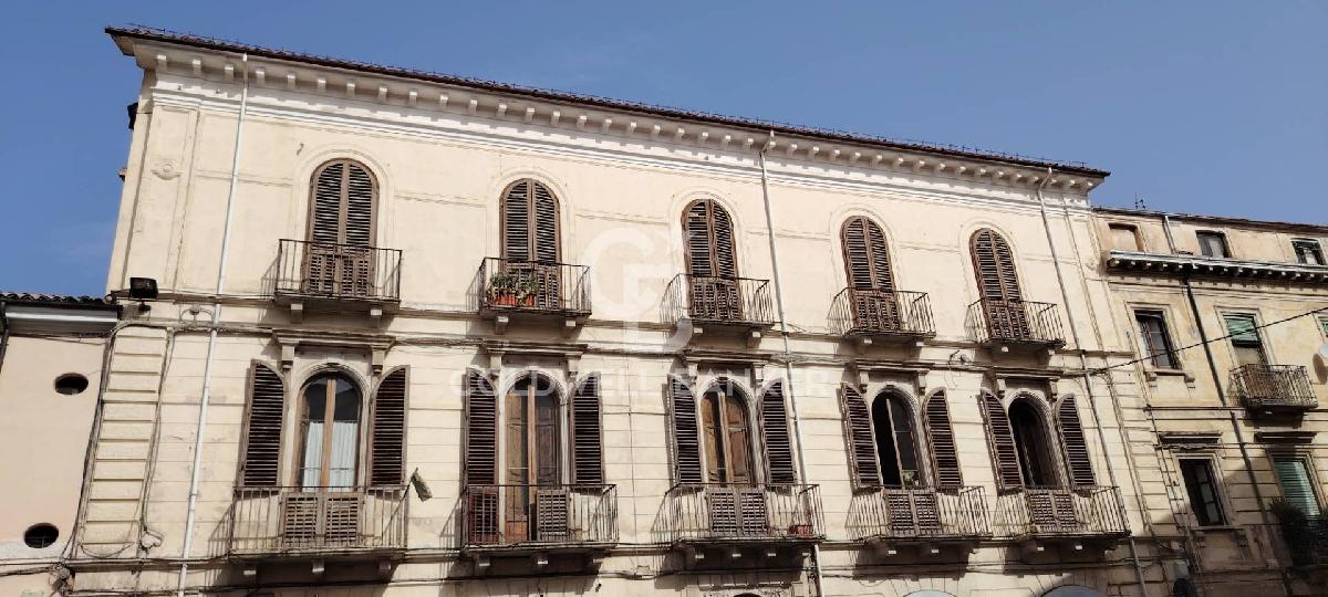 4 bedrooms Building in Sulmona, Italy No. 332801