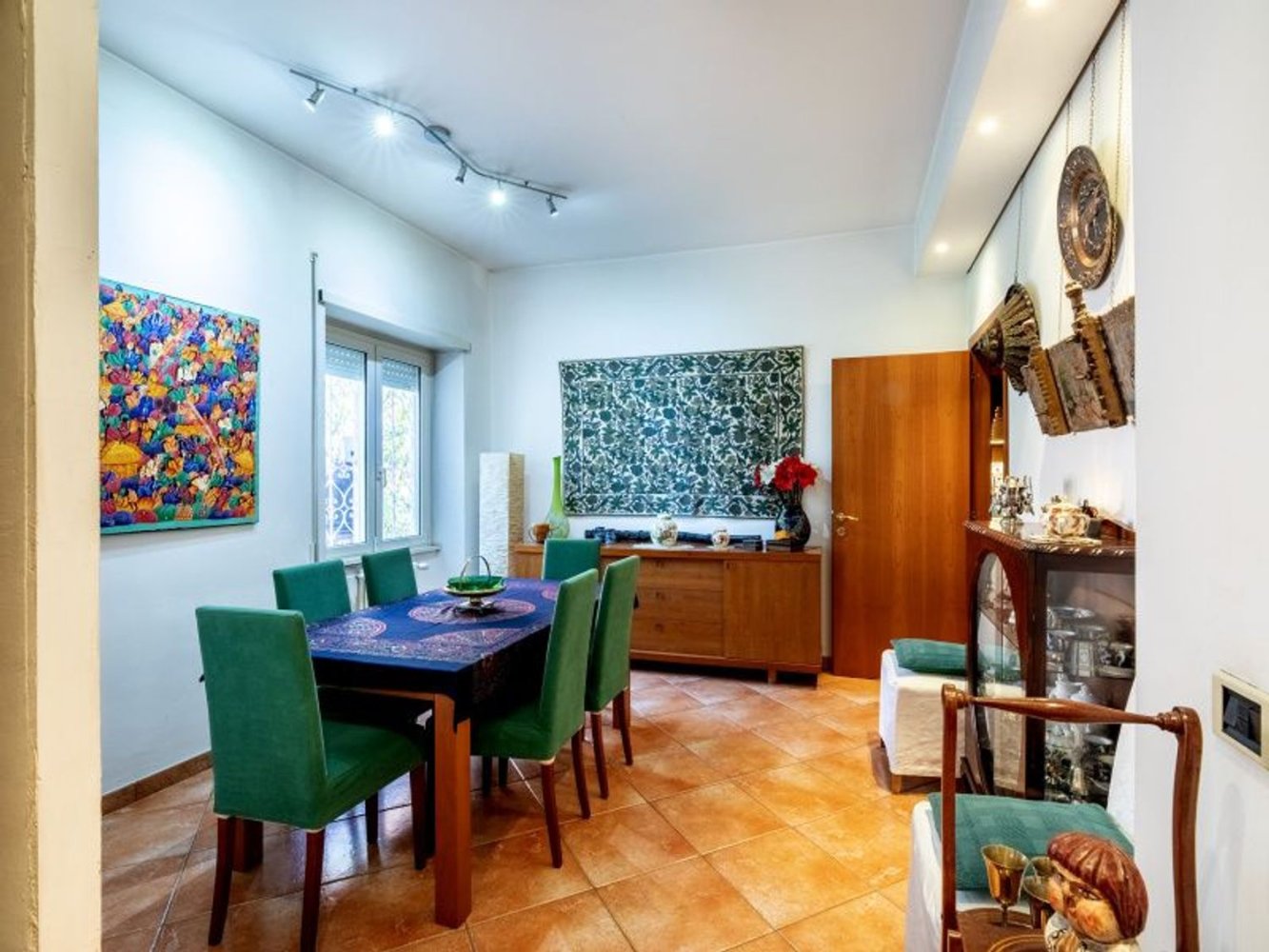 5 rooms Apartment in Rome, Italy No. 198021