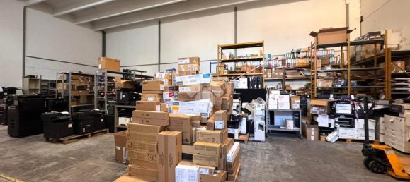 10 rooms Warehouse in Ponte San Nicolò, Italy No. 257670 2