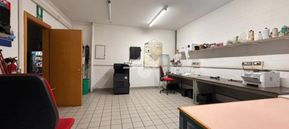 10 rooms Warehouse in Ponte San Nicolò, Italy No. 257670 9