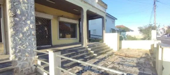 Gewerbliche Immobilie in Almada, Portugal 214m², Nr. 143029 2