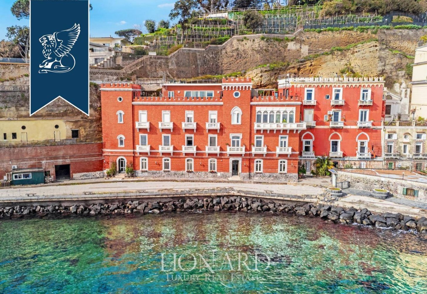 Квартира с 3 комнатами в Неаполь, Италия № 128574